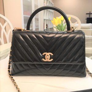 💜💜SOLD❤️❤️Chanel Coco Top Handle Medium Chevron Black Aged Calfskin